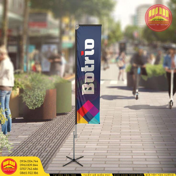 Cờ phướn chữ nhật nhiều màu 1 Kích thước theo yêu cầu của cờ phướn chữ nhật đứng.