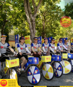 Cờ phướn Roadshow kích thước bao nhiêu 8 Cờ phướn Roadshow diễu hành đường phố