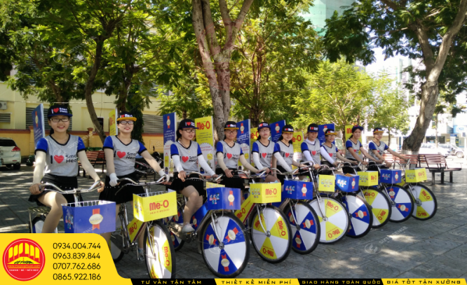 Cờ phướn Roadshow kích thước bao nhiêu 3 Cờ phướn Roadshow diễu hành đường phố