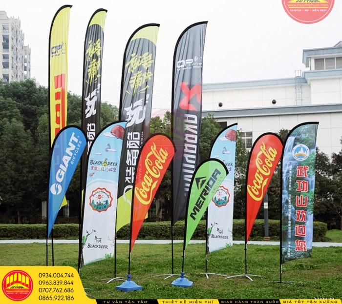 Cờ phướn dọc 1 Tăng độ nhận diện thương hiệu.